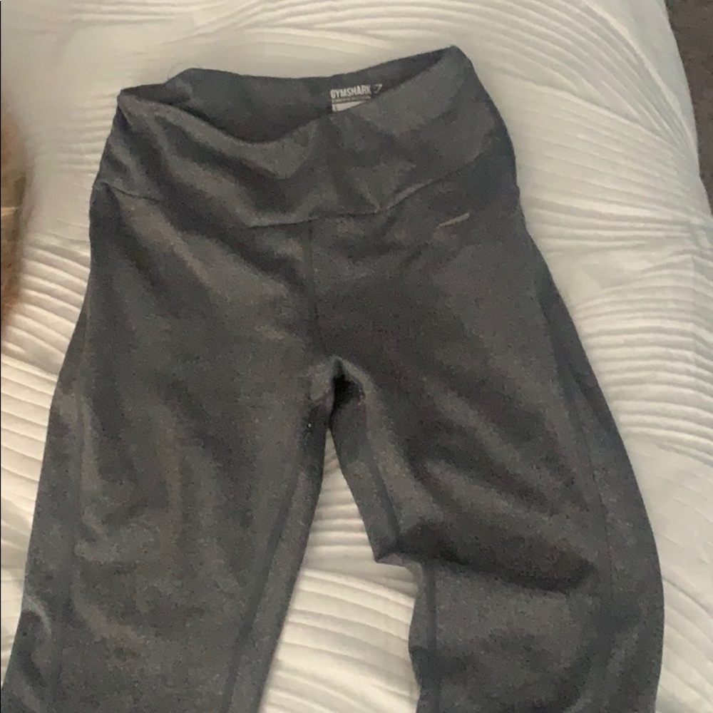 Gym shark leggings